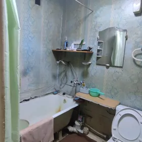 11 мкр 2 комнатная 4 этаж