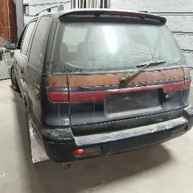 Mitsubishi Chariot 1997