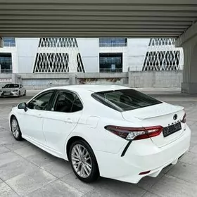 Toyota Camry 2021