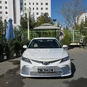 Toyota Camry 2021