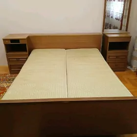 Спальный гарнитур