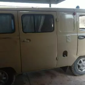 UAZ Profi 2000