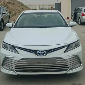 Toyota Camry Hybrid 2021