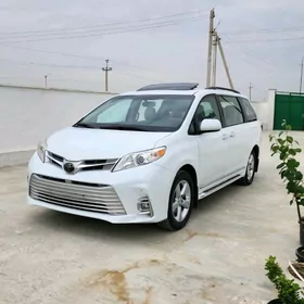 Toyota Sienna 2011