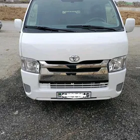 Toyota Hiace 2021