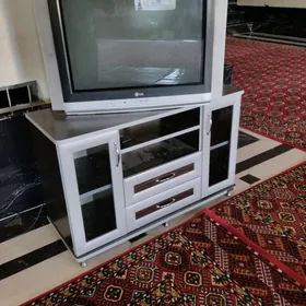 Телевизор LG и подставка