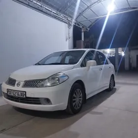 Nissan Tiida 2010