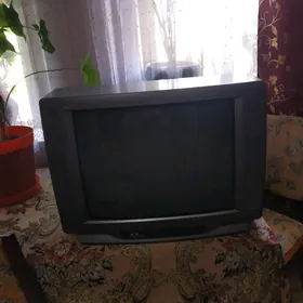 ТелевизорJVC. Пылесос