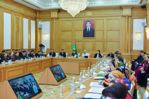 Aşgabatda «Ynsanperwerlik ýoly» atly halkara maslahat geçirildi
