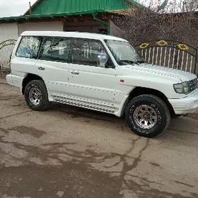 Mitsubishi Pajero 1999