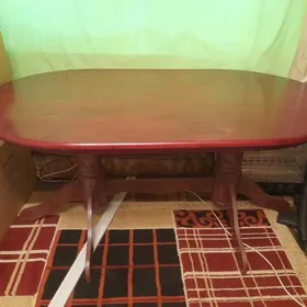 Стол и стулья