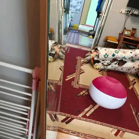 зеркало на дереве