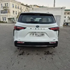 Toyota Sienna 2021