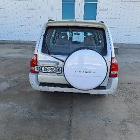Mitsubishi Pajero 2003