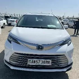Toyota Sienna 2022