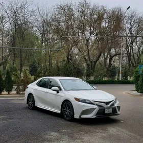 Toyota Camry 2021