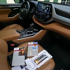 Toyota Highlander 2021