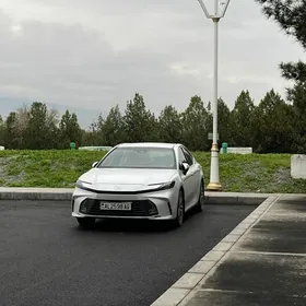 Toyota Camry 2025