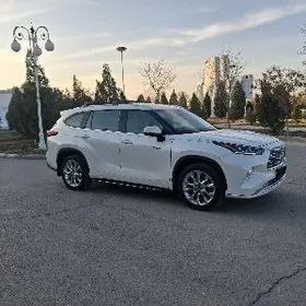 Toyota Highlander 2021