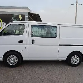 Nissan Urvan 2010
