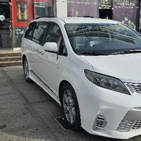 Toyota Sienna 2018