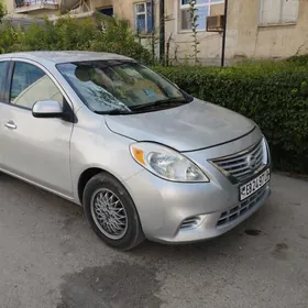 Nissan Versa 2011