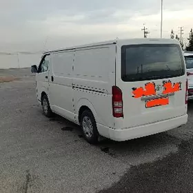 Toyota Hiace 2005