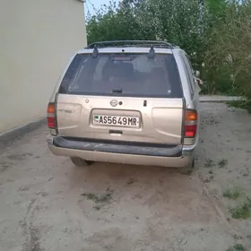 Nissan Pathfinder 1996