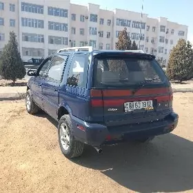 Mitsubishi Chariot 1993