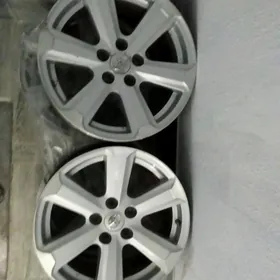 Toyota Haýlander 17lik diska