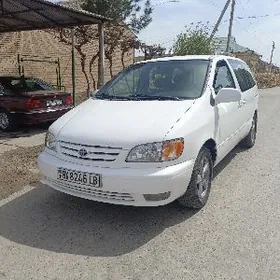 Toyota Sienna 2002