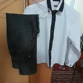 Рубашка и джинсы