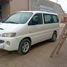 Hyundai H-1 2002