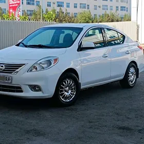 Nissan Versa 2011