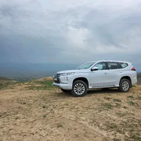 Mitsubishi Pajero 2020