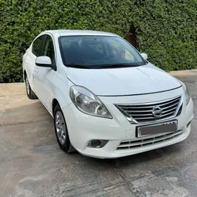 Nissan Versa 2012