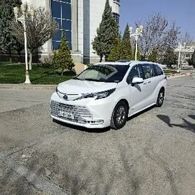 Toyota Sienna 2021
