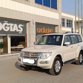 Mitsubishi Pajero 2015