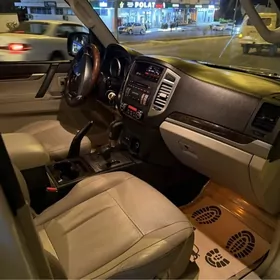 Mitsubishi Pajero 2014
