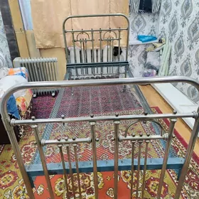 Кровать железная