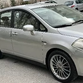 Nissan Tiida 2007