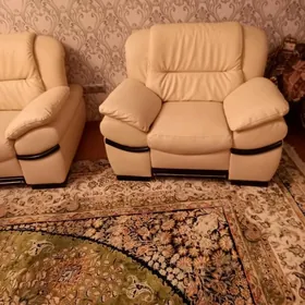 диван и одно кресло
