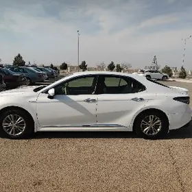 Toyota Camry Hybrid 2021