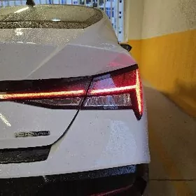 Hyundai Elantra 2025