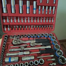 набор инструментов и головок