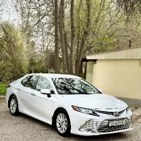 Toyota Camry 2021