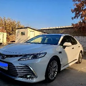 Toyota Camry Hybrid 2021