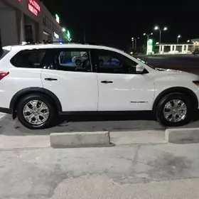 Nissan Pathfinder 2020