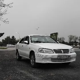 Nissan Sunny 2001