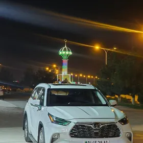 Toyota Highlander 2022